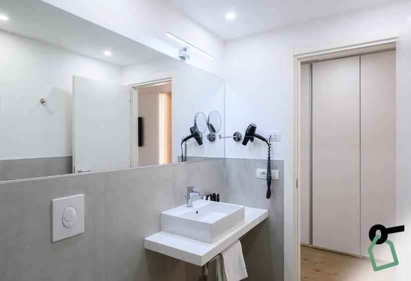 اتاق راحتی سه تخته, Hotiday Hotel Tirrenia
