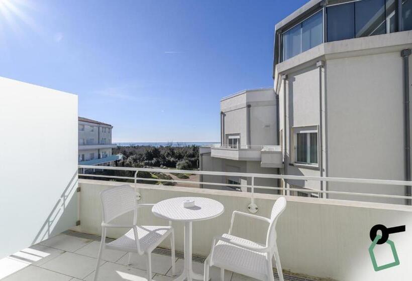 اتاق راحتی سه تخته, Hotiday Hotel Tirrenia