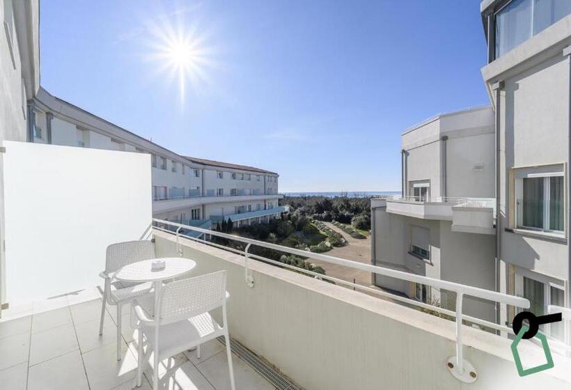 اتاق راحتی سه تخته, Hotiday Hotel Tirrenia