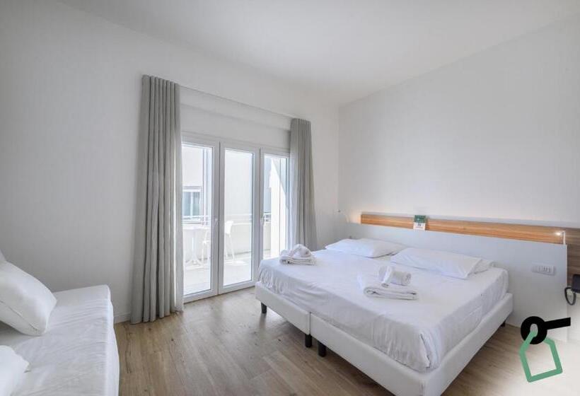 اتاق راحتی سه تخته, Hotiday Hotel Tirrenia