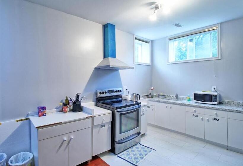 豪华房间, Bright Basement & Private Bathroom, Free Parking