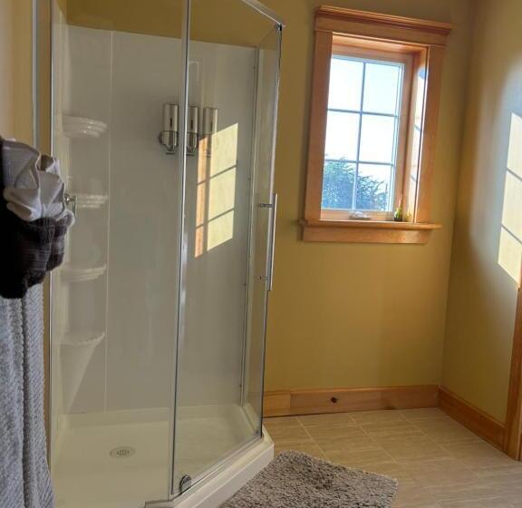 غرفة قياسية سرير كينج, Tides Inn Guest Suites