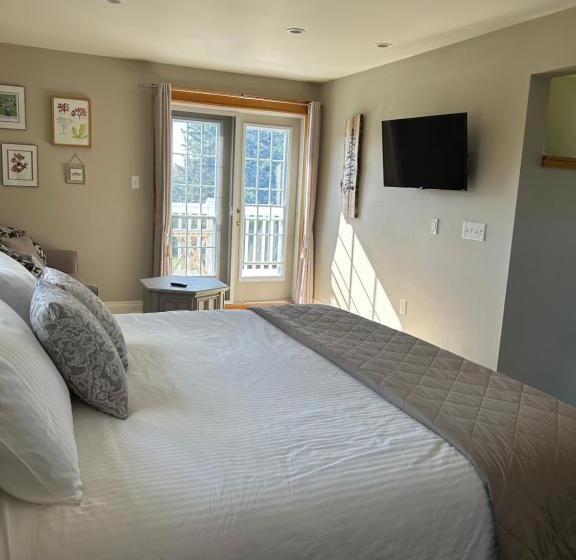 جناح ديلوكس مطل على البحر, Tides Inn Guest Suites