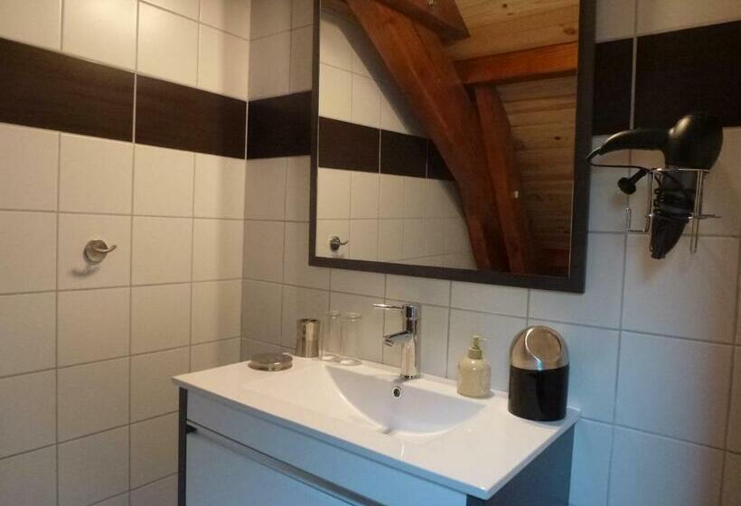 컴포트 룸, Le Rocher Des Ducs, Vue Sur Montagne, Abris Voitures Et Motos