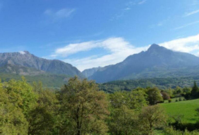 수피리어 패밀리 룸, Le Rocher Des Ducs, Vue Sur Montagne, Abris Voitures Et Motos