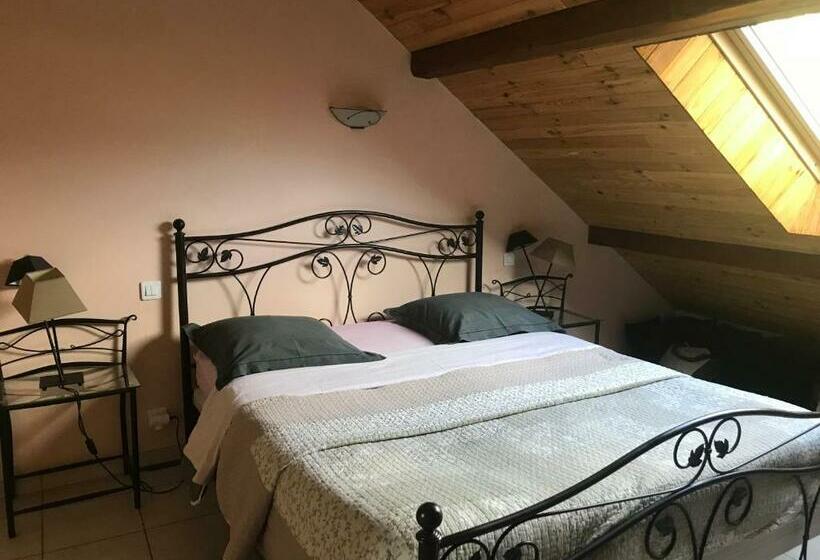 컴포트 룸, Le Rocher Des Ducs, Vue Sur Montagne, Abris Voitures Et Motos