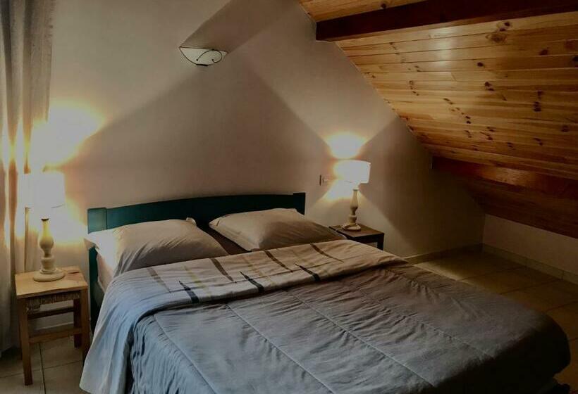 수피리어 패밀리 룸, Le Rocher Des Ducs, Vue Sur Montagne, Abris Voitures Et Motos