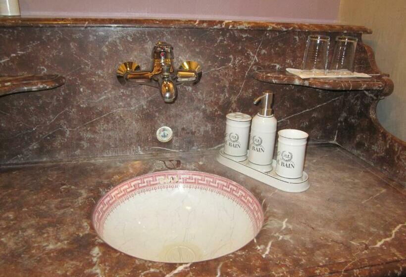 四人标准间, Manoir Desnachez