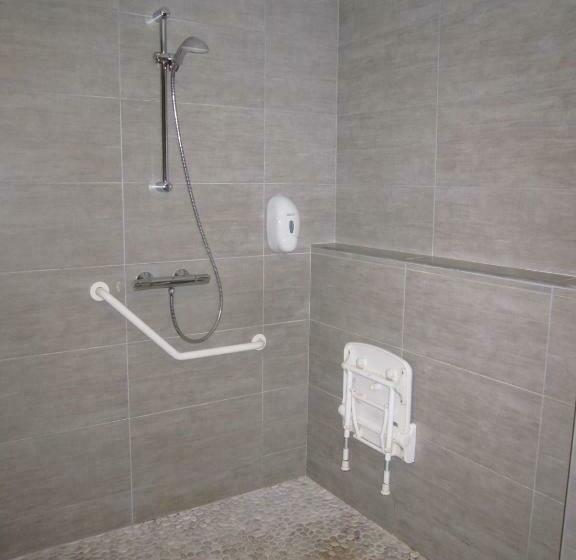 标准三人间, Manoir Desnachez