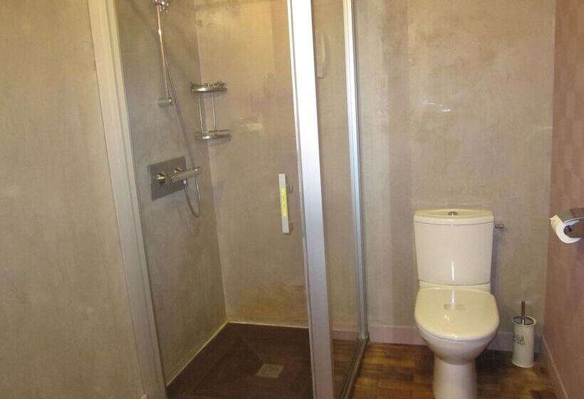 四人标准间, Manoir Desnachez