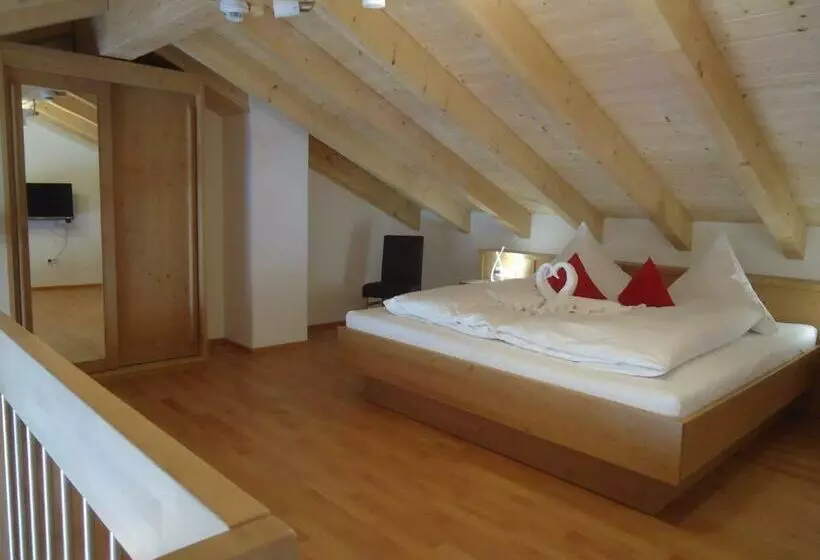 Perhehuone, Burg Hotel Feldberg