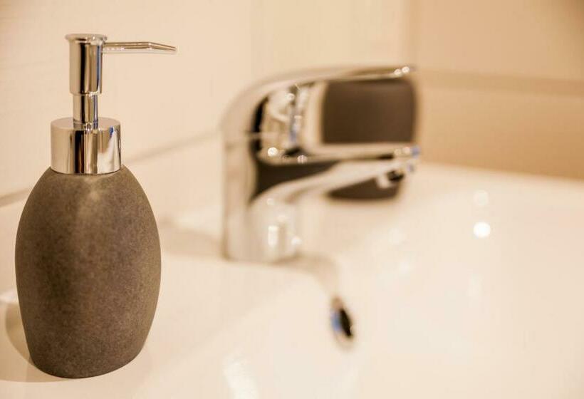 家庭间, Haus Am See B&b