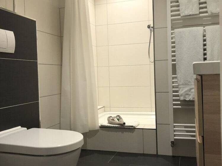 家庭间, Haus Am See B&b
