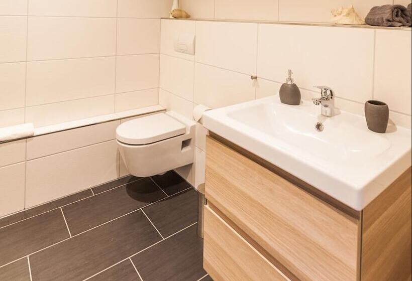 家庭间, Haus Am See B&b