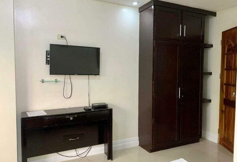 اتاق استاندارد چهار تخته, Adelaida Pensionne