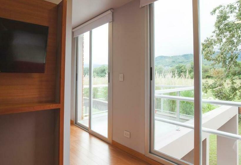 标准三人间, Amalinas