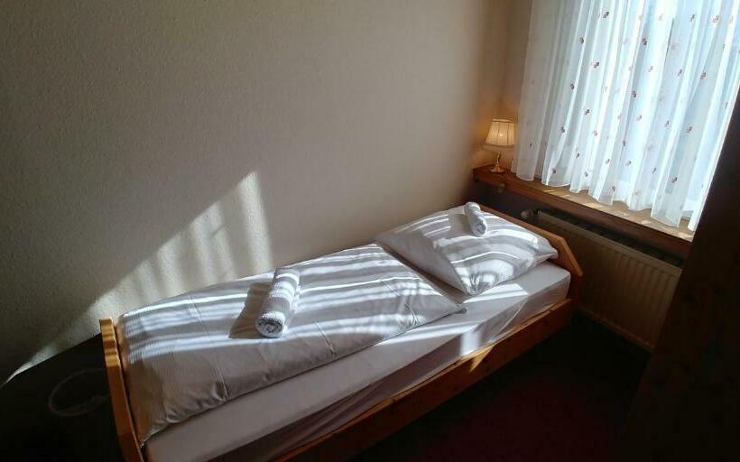 غرفة قياسية فردية, Bad Bruckhaus