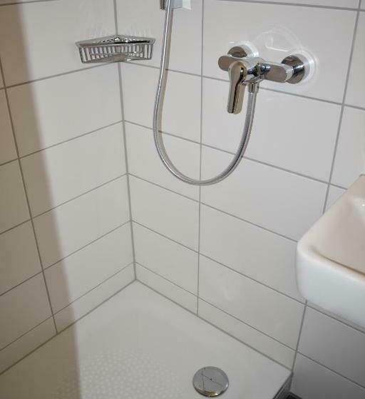 غرفة قياسية فردية, Bad Bruckhaus