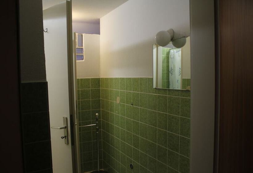 غرفة إقتصادية حمام مشترك, Bad Bruckhaus