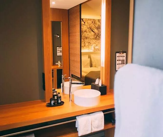 Deluxe Zimmer interior, Me And All Hotel Dusseldorf, By Hyatt
