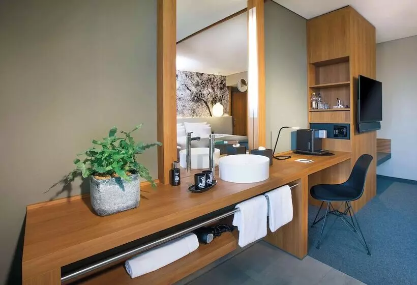 Deluxe Zimmer interior, Me And All Hotel Dusseldorf, By Hyatt