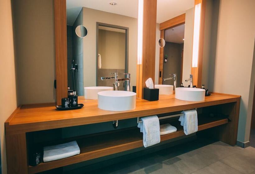 Номер Deluxe, Me And All Hotel Dusseldorf, By Hyatt