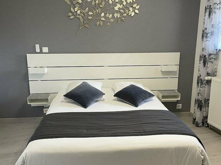 スタンダードルーム, Sarl Macarena