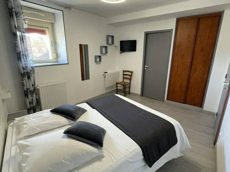 スタンダードルーム, Sarl Macarena