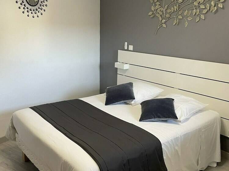 スタンダードルーム, Sarl Macarena