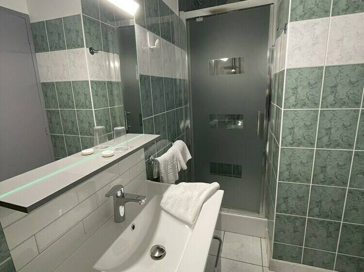 スタンダードルーム, Sarl Macarena