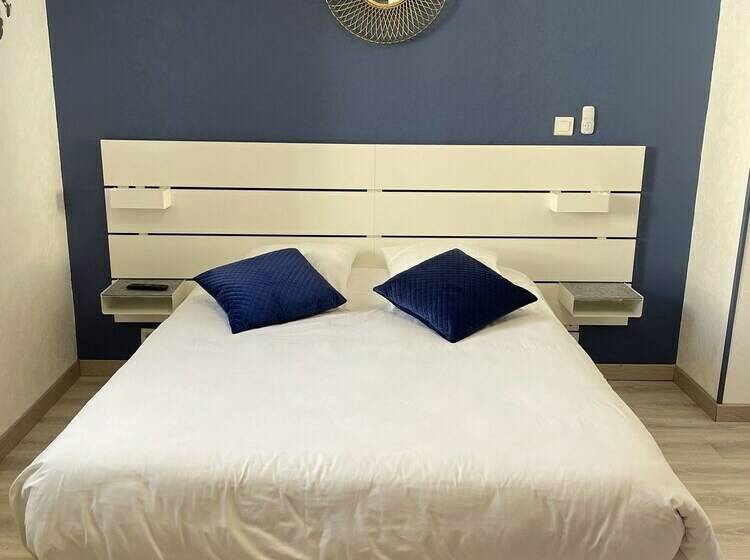 スタンダードルーム, Sarl Macarena