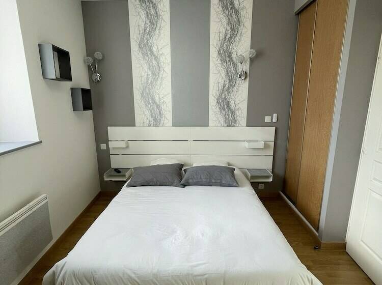 スタンダードルーム, Sarl Macarena