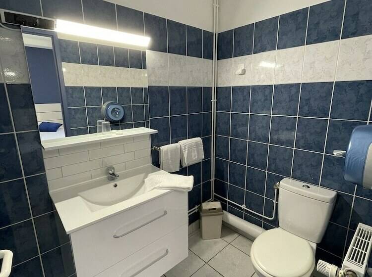 スタンダードルーム, Sarl Macarena