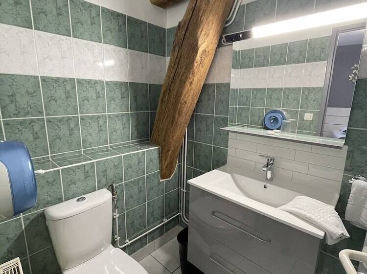 スタンダードルーム, Sarl Macarena