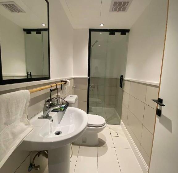 جناح سرير كينج, فندق مساكن الجود