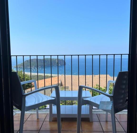 غرفة عائلية مطلّة علي البحر, Villa Loren