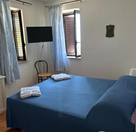 غرفة عائلية مطلّة علي البحر, Villa Loren