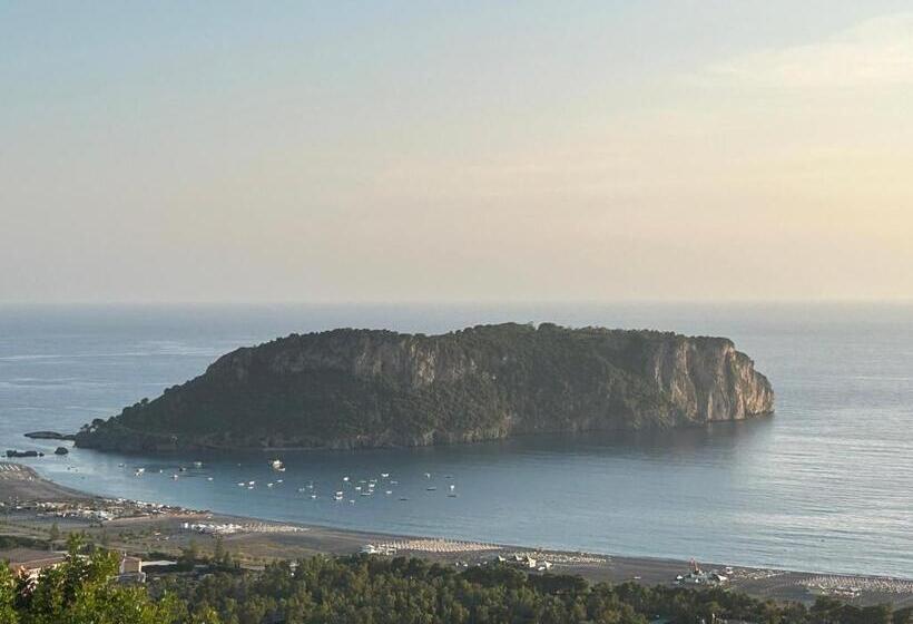 غرفة عائلية مطلّة علي البحر, Villa Loren