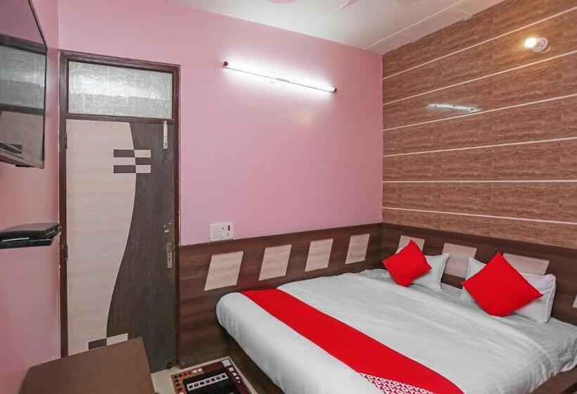 اتاق کلاسیک سه تخته, Flagship Hotel Owish