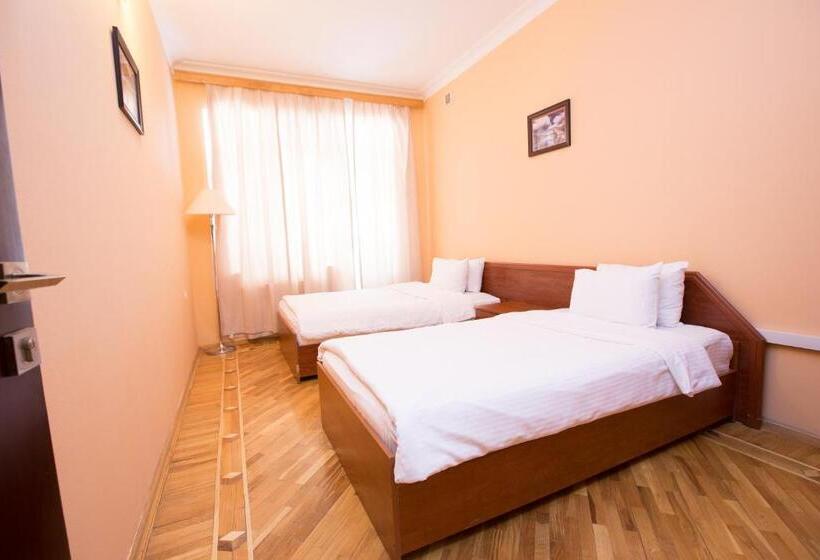 اتاق لوکس, Cennet Bagi Guba