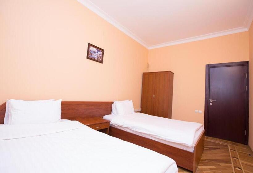 اتاق لوکس, Cennet Bagi Guba