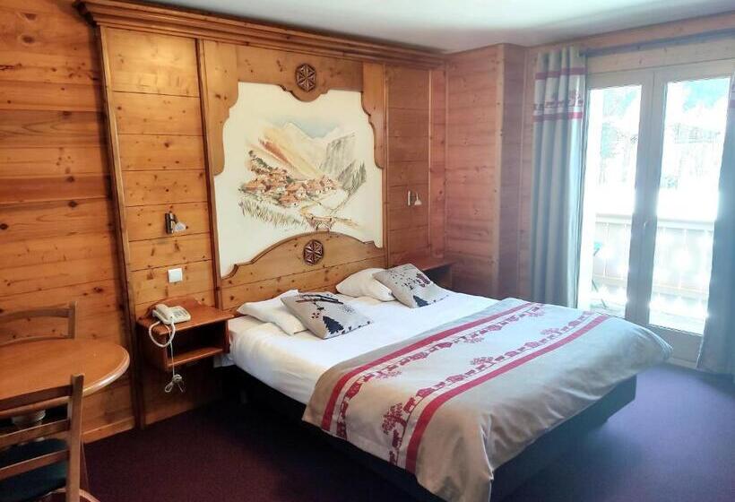 Номер Стандарт с Балконом, Epicéa Lodge Hôtel