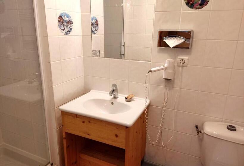 غرفة قياسية رباعية, Epicéa Lodge Hôtel