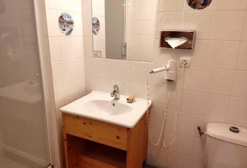 Standard Neljän Hengen Huone, Epicéa Lodge Hôtel