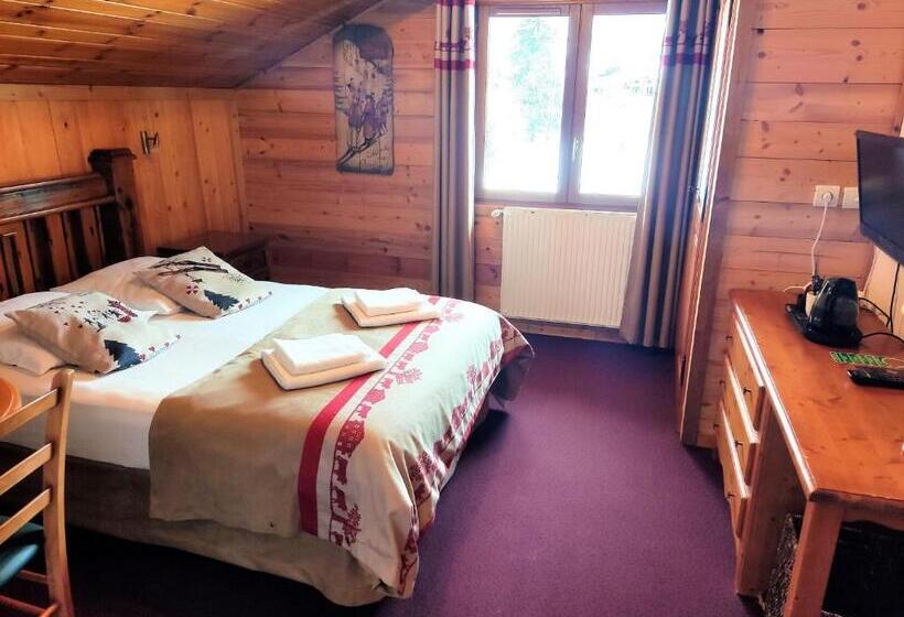 غرفة قياسية رباعية, Epicéa Lodge Hôtel