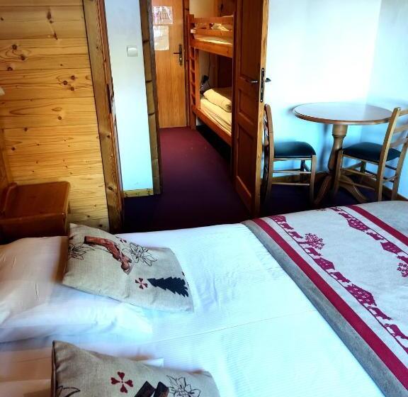 غرفة قياسية رباعية, Epicéa Lodge Hôtel