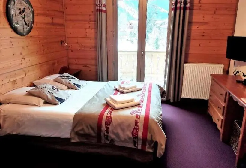 Standard Neljän Hengen Huone Parveke, Epicéa Lodge Hôtel