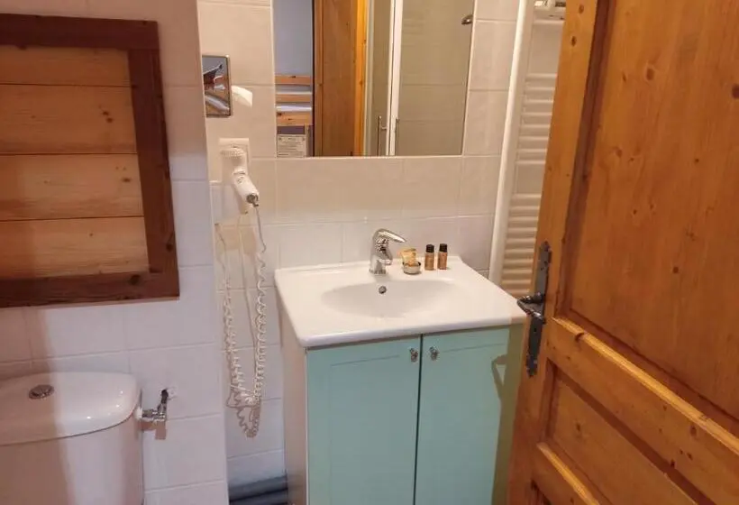 Standard Neljän Hengen Huone Parveke, Epicéa Lodge Hôtel