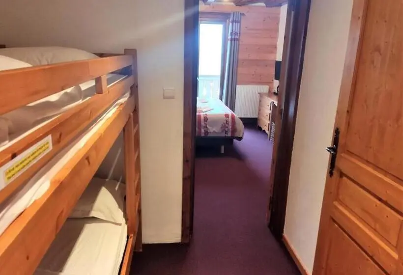 Standard Neljän Hengen Huone Parveke, Epicéa Lodge Hôtel