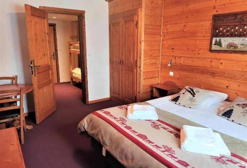 Четырехместный Номер Стандарт с Балконом, Epicéa Lodge Hôtel